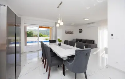 Bazen u objektu Cozy Home In Primorski Dolac ili u blizini