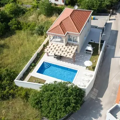 Cozy Home In Primorski Dolac