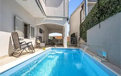 Bazen u objektu Stunning Home In Rogoznica ili u blizini