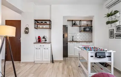 Kuhinja ili čajna kuhinja u objektu Stunning Home In Rogoznica